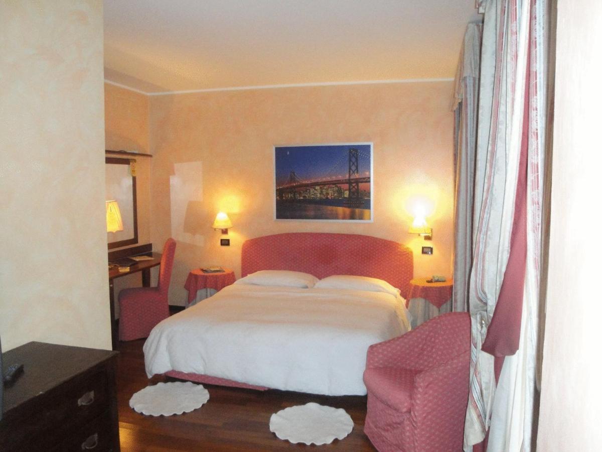 Hotel Due Mondi Turim Quarto foto